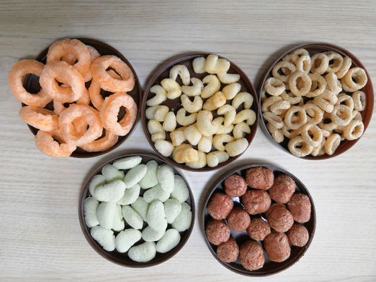 Ahorro energético de tiempo libre bocadillos de refrigeración de alimentos extrusora para la línea de producción de refrigeración de maíz